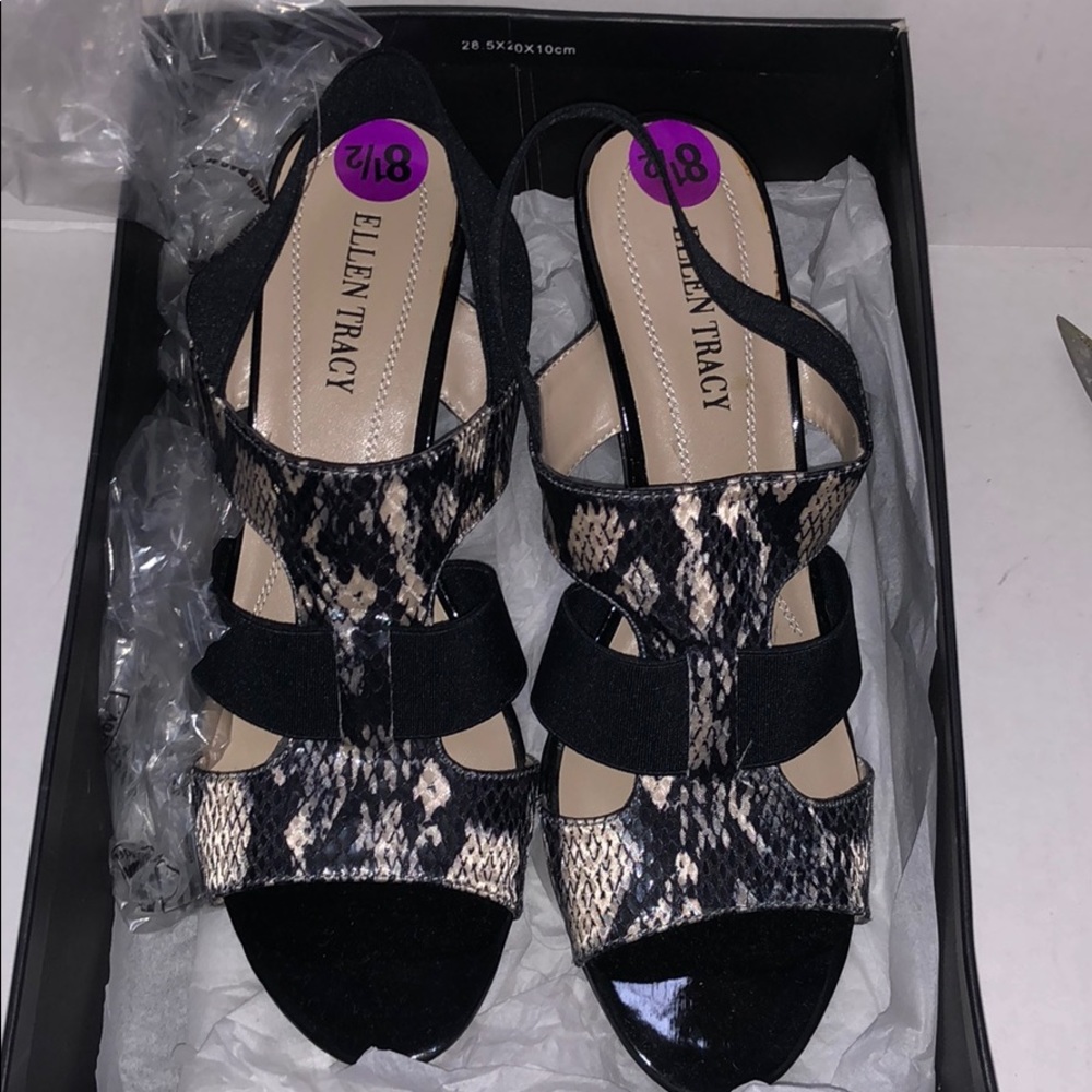 NWT Ellen Tracy Idol Snakeskin Sandals, Size 8.5